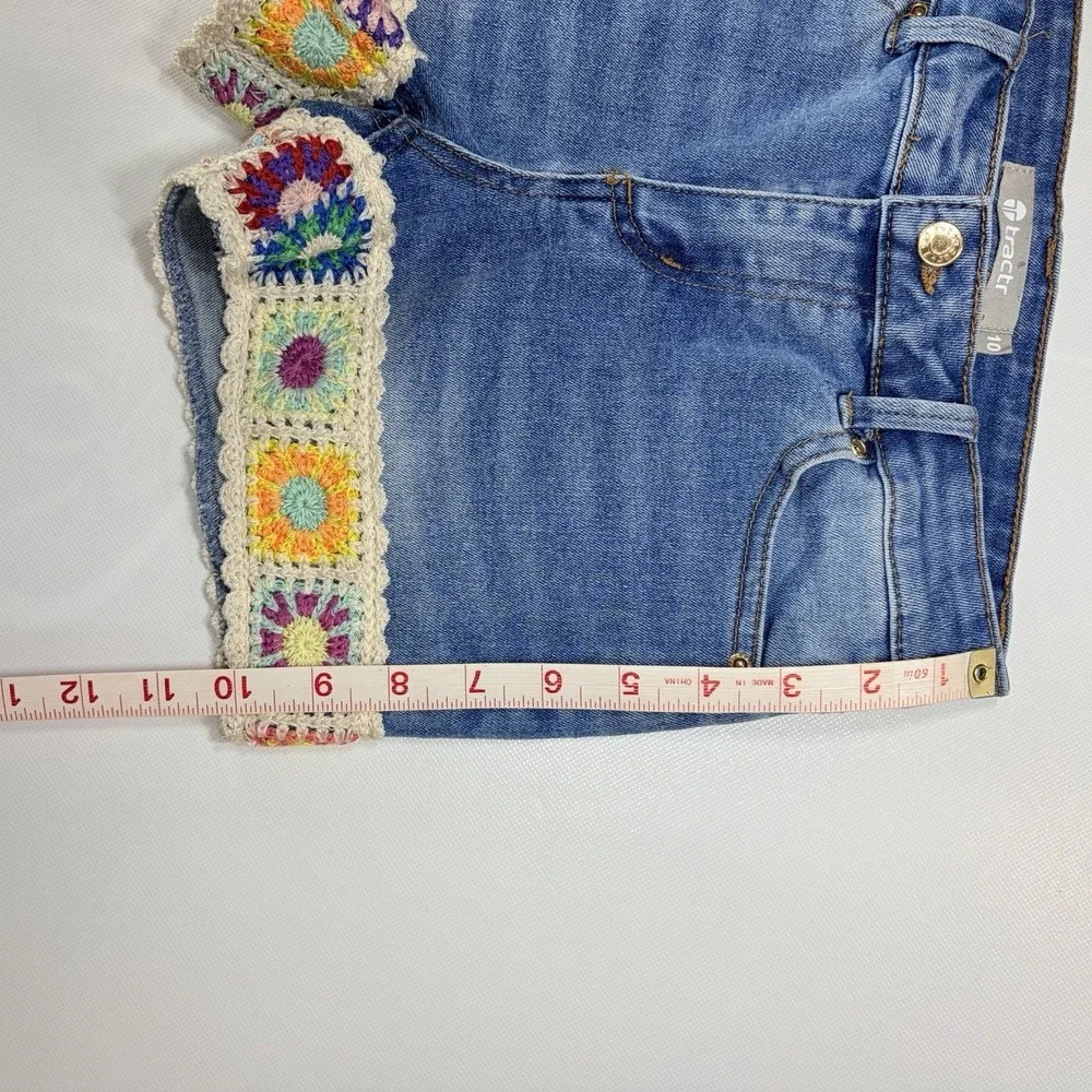 Tractr Girls Denim Shorts‎ Size 10 Crochet Hem Boho Festival Light Wash Stretch
